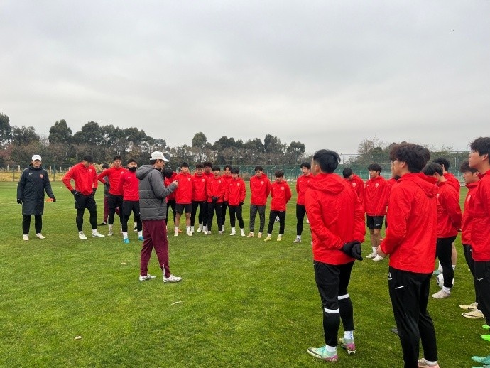 必发-上海海港B队抵达云南昆明海埂基地，正式开启为期三周的冬训