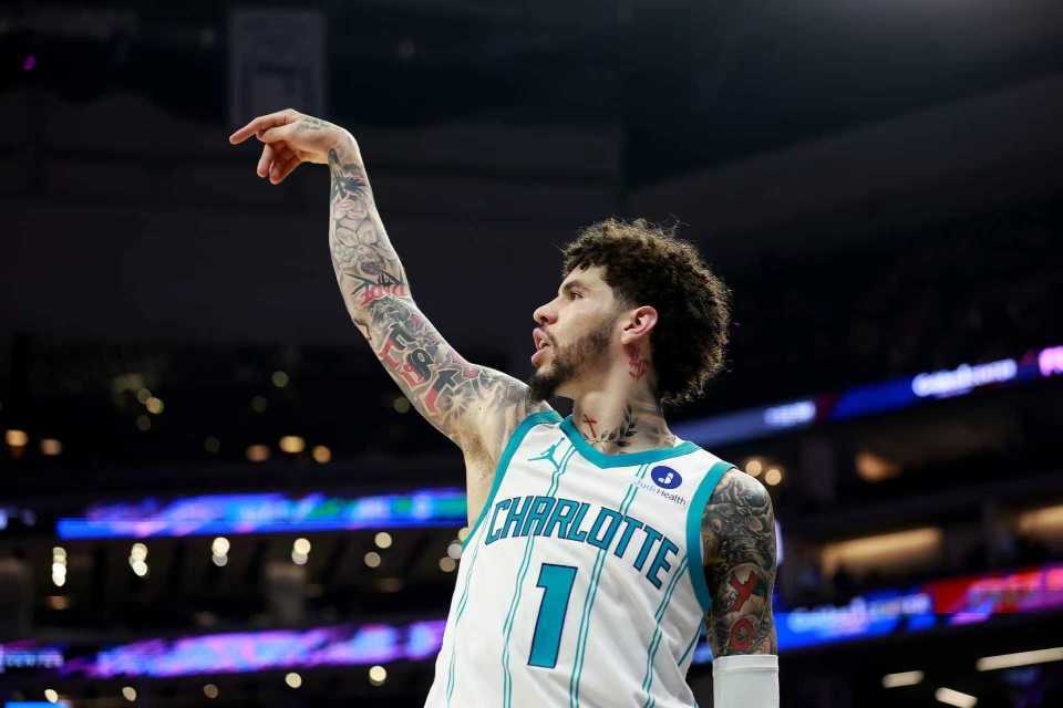 bifa必发体育平台-黄蜂4人20+力克国王：三球30+6+5 德罗赞空砍39+6