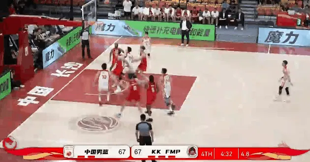 必发-王俊杰拼下前场板未能打进，目前14中5得到14分14篮板